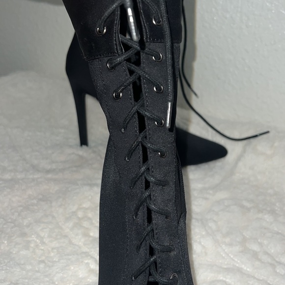 Super Cute Black Booties - Picture 2 of 4